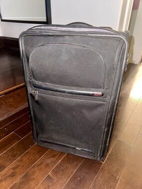 Tumi - Classic 22” carry on - roller bag